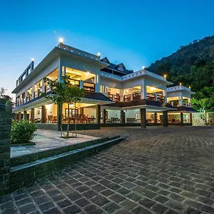 Stayvista At Springhills & Ayurvedic Kochi